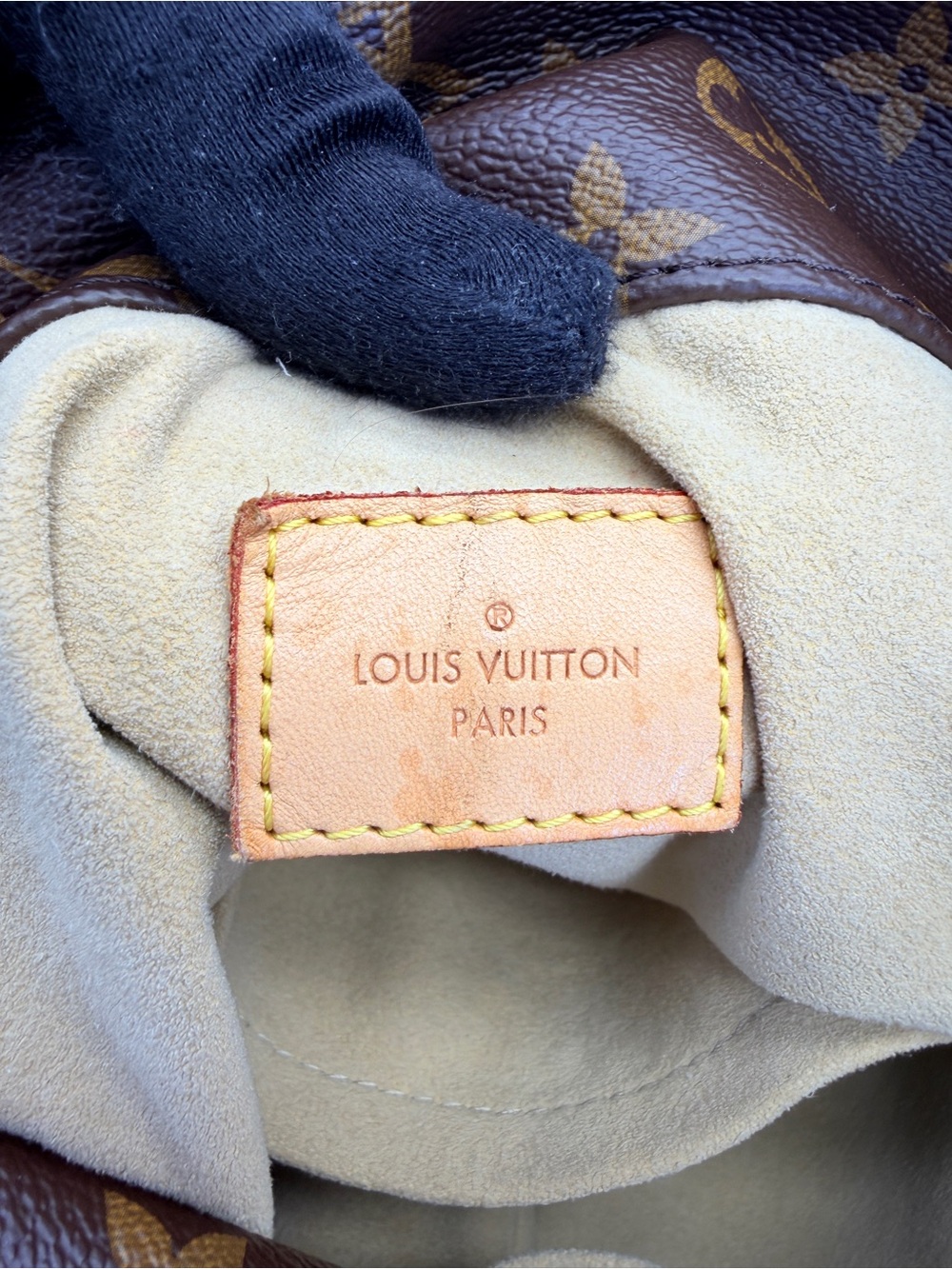 Louis Vuitton Monogram Artsy MM Shoulder Bag - Picture 12 of 12